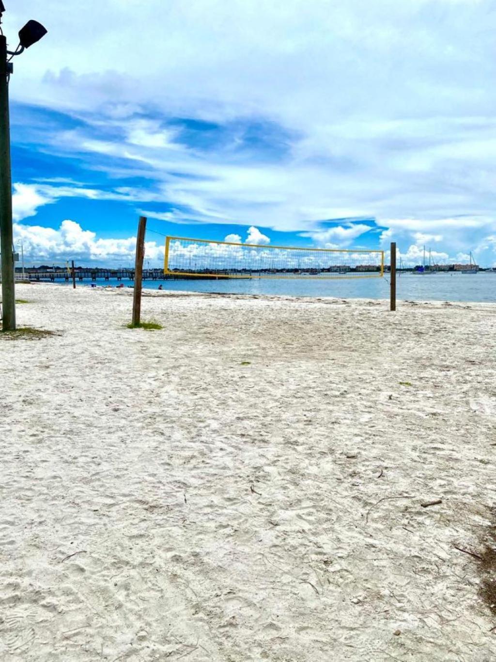Lovely Vacation Home 1 Block From Beach & Downtown Gulfport เซนต์ปีเตอร์สเบิร์ก ภายนอก รูปภาพ