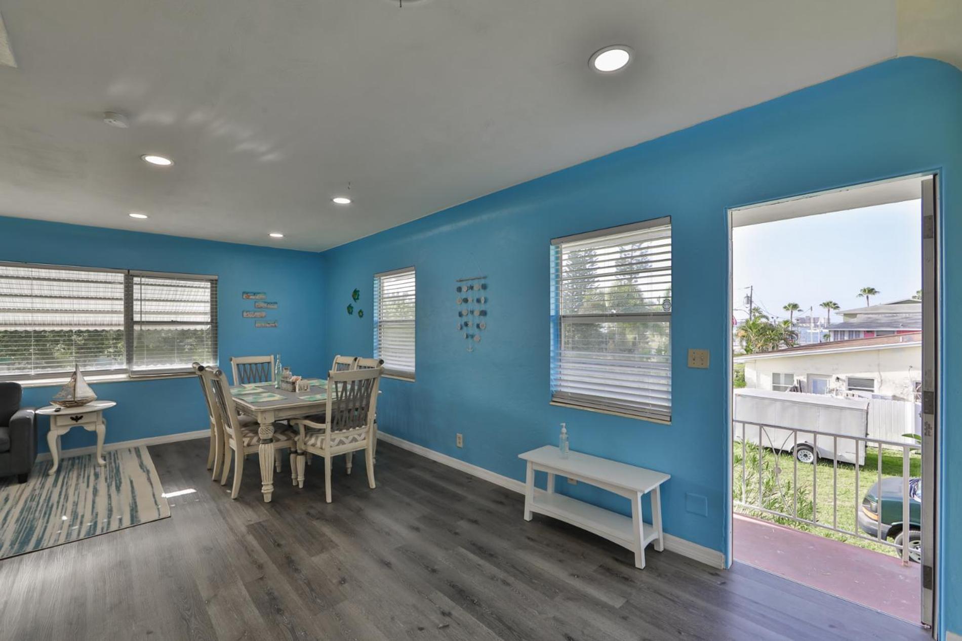 Lovely Vacation Home 1 Block From Beach & Downtown Gulfport เซนต์ปีเตอร์สเบิร์ก ภายนอก รูปภาพ