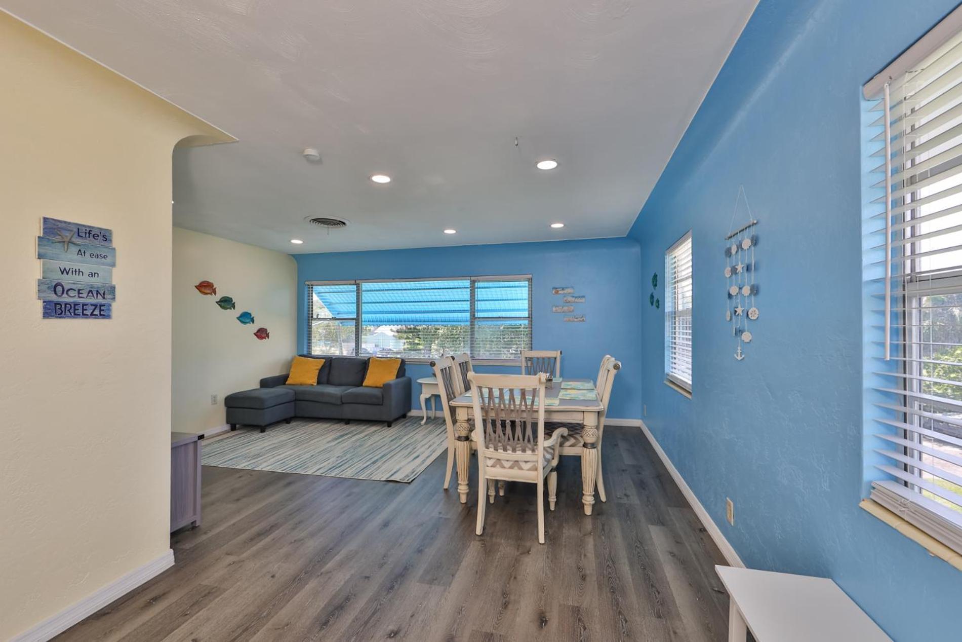 Lovely Vacation Home 1 Block From Beach & Downtown Gulfport เซนต์ปีเตอร์สเบิร์ก ภายนอก รูปภาพ